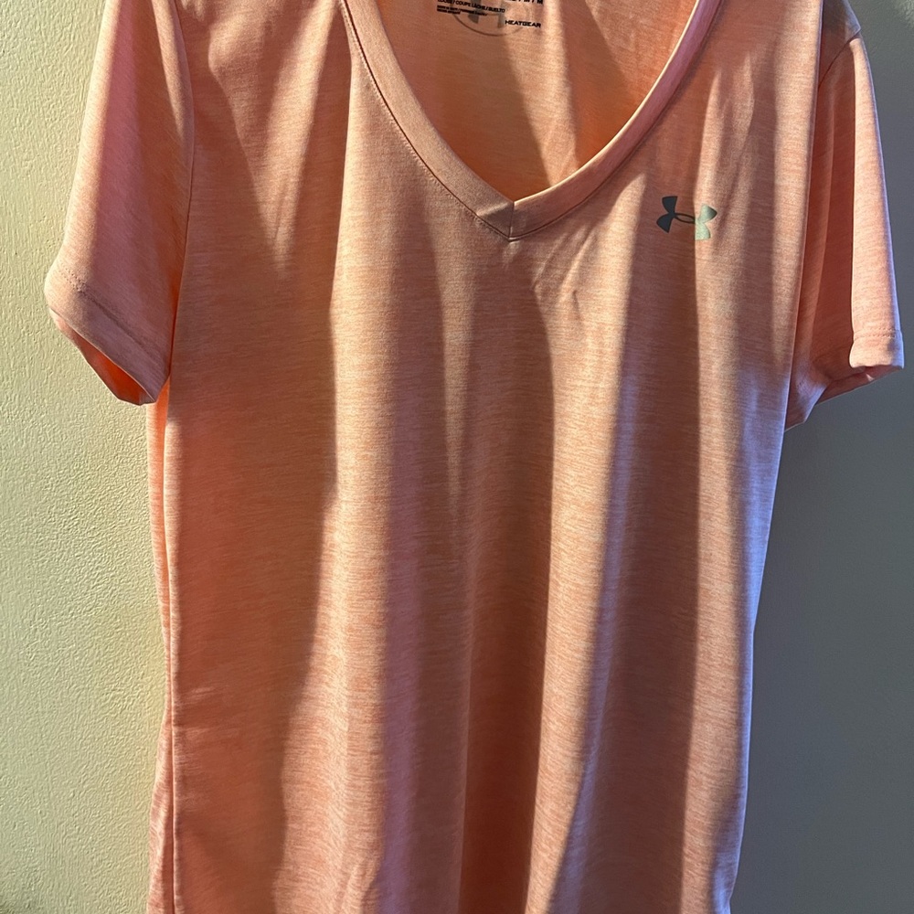 Woman’s size medium underarmour tshirt